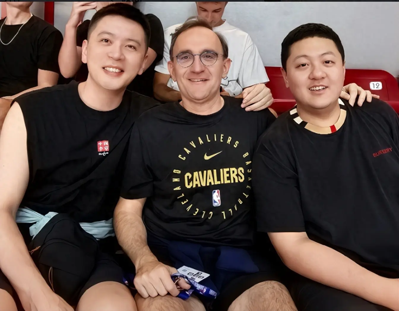 球队都在积, 消息